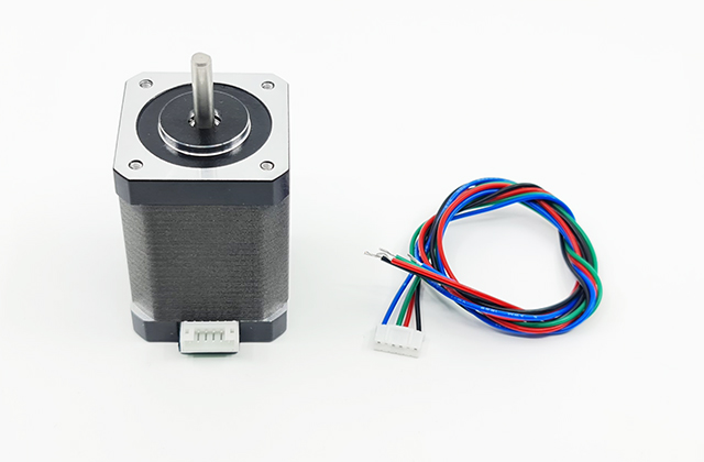 Krokový motor NEMA 17 (krok 1.8°, moment 0.6 Nm) - Ideální pro 3D tiskárny a CNC stroje